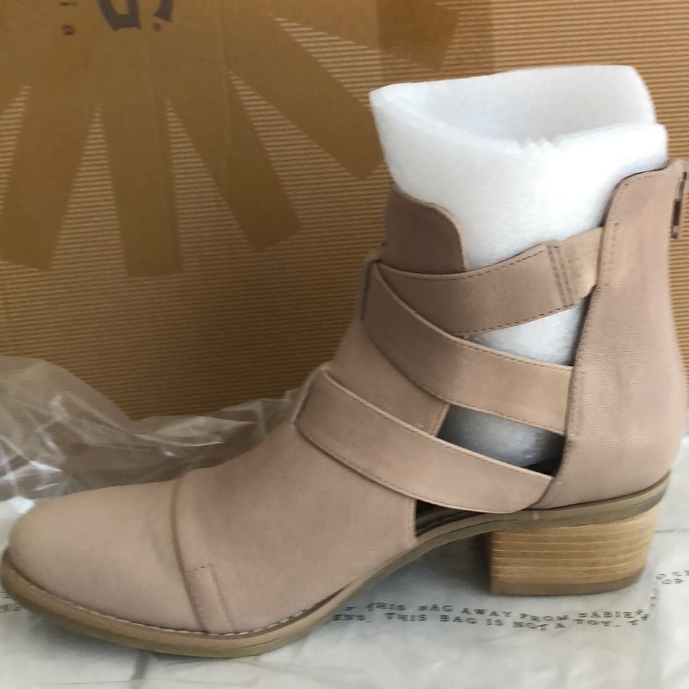 Nine West double buckle bootie